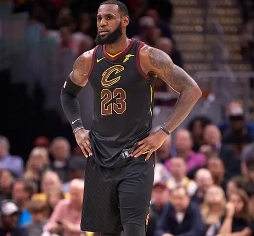 包含莱万多夫斯基我将化身NBA大赛后发声的词条